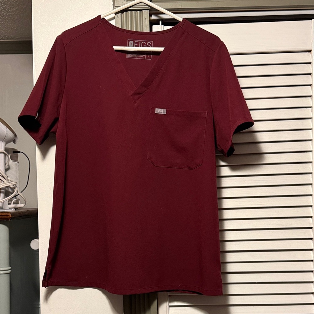 Figs Womens V-Neck scrub Top - Burgundy
